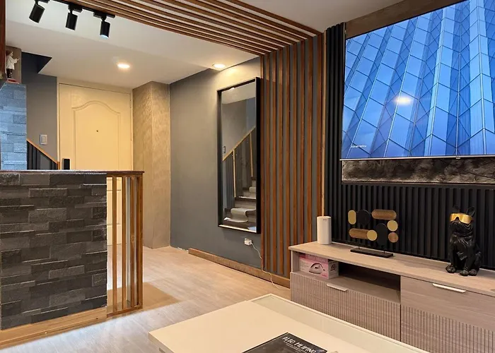 2 Bedroom Loft Type With 2 Baths Near Rockwell