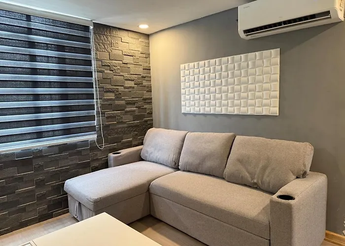 Apartment 2 Bedroom Loft Type With 2 Baths Near Rockwell *