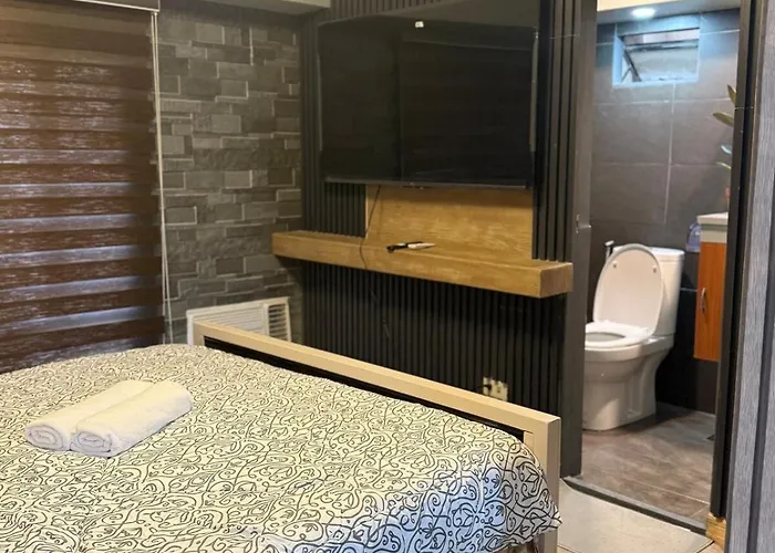 Apartment 2 Bedroom Loft Type With 2 Baths Near Rockwell *