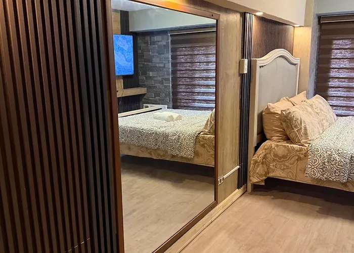 2 Bedroom Loft Type With 2 Baths Near Rockwell