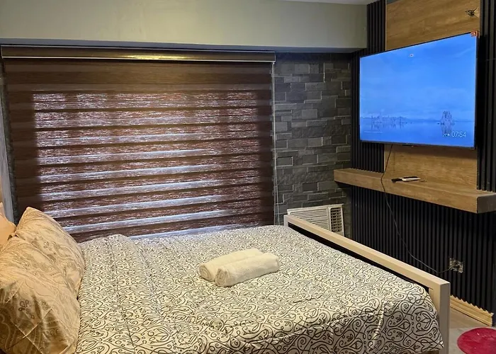 Apartment 2 Bedroom Loft Type With 2 Baths Near Rockwell