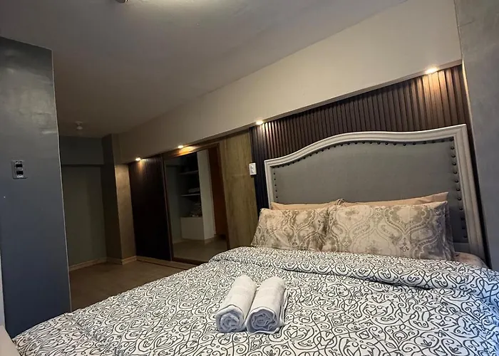 2 Bedroom Loft Type With 2 Baths Near Rockwell