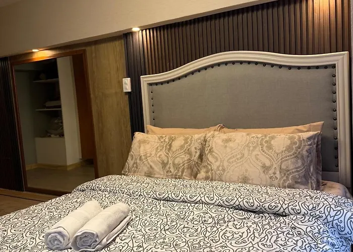 Apartment 2 Bedroom Loft Type With 2 Baths Near Rockwell