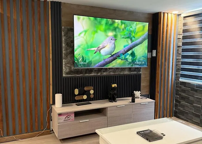 2 Bedroom Loft Type With 2 Baths Near Rockwell Apartment *